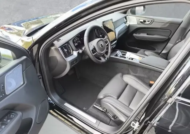 VOLVO XC 60 B5 B AWD Plus Black Edition