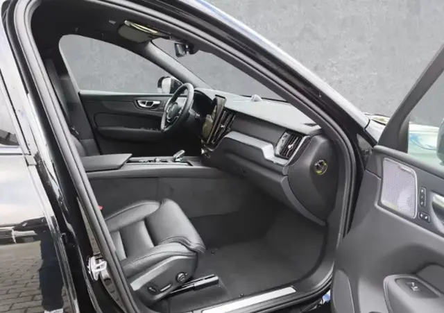 VOLVO XC 60 B5 B AWD Plus Black Edition