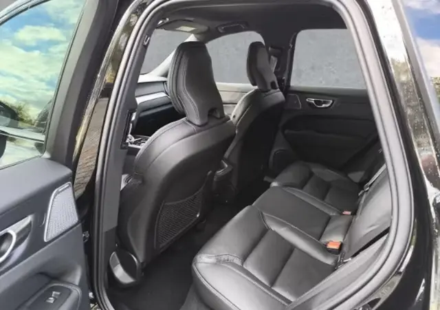 VOLVO XC 60 B5 B AWD Plus Black Edition