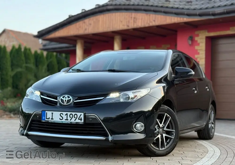 TOYOTA Auris 