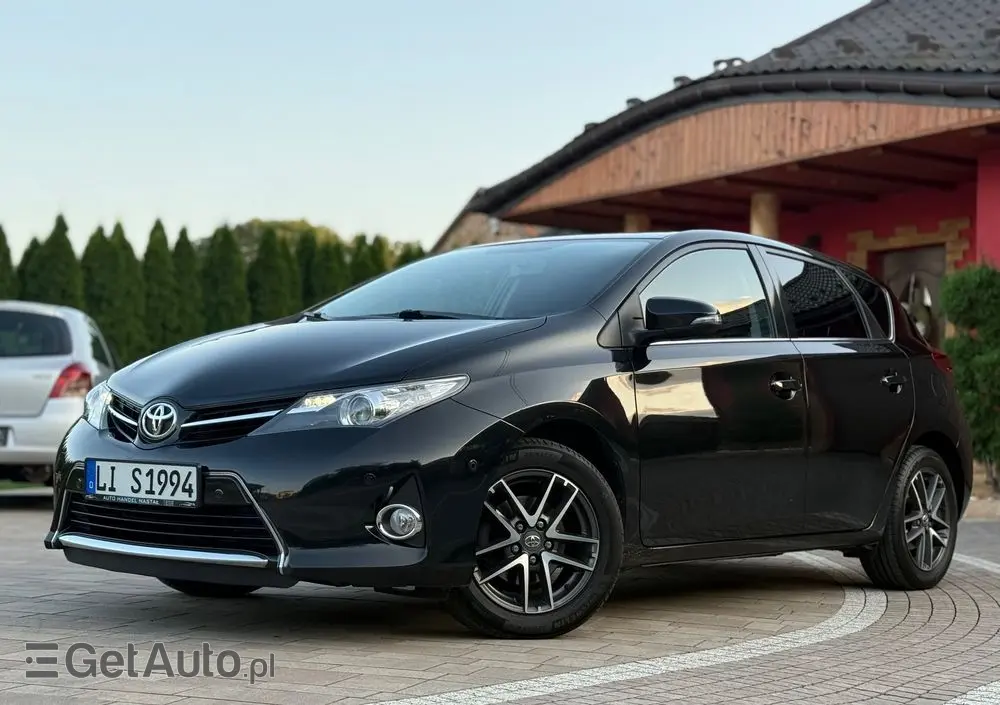 TOYOTA Auris 