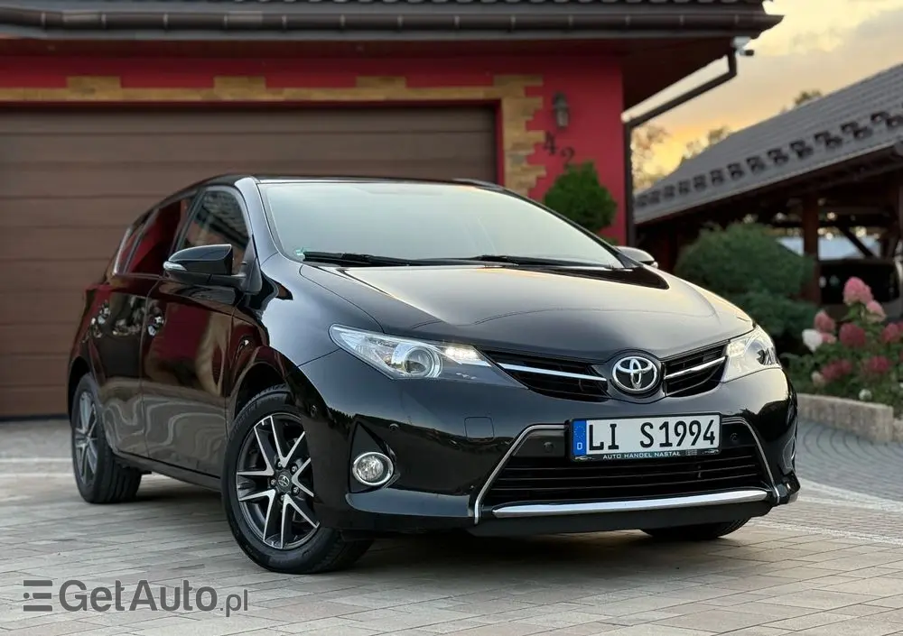 TOYOTA Auris 