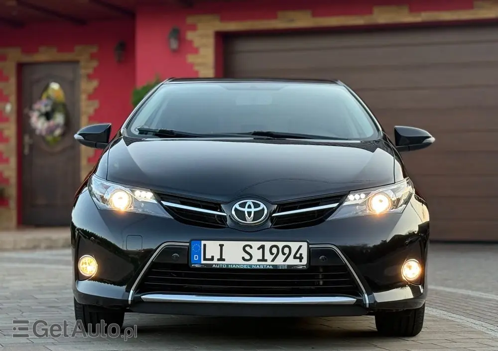 TOYOTA Auris 