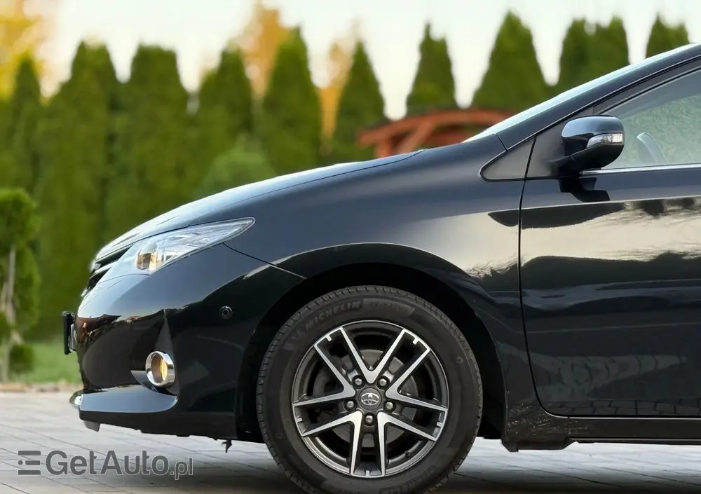 TOYOTA Auris 