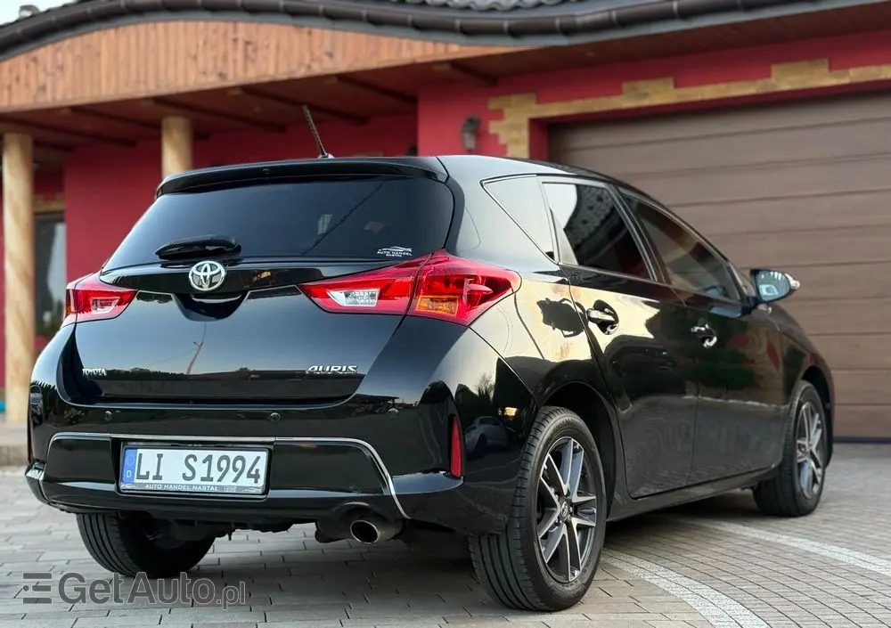 TOYOTA Auris 