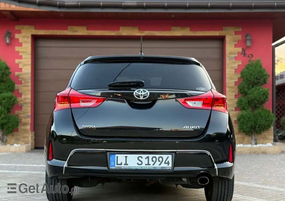 TOYOTA Auris 