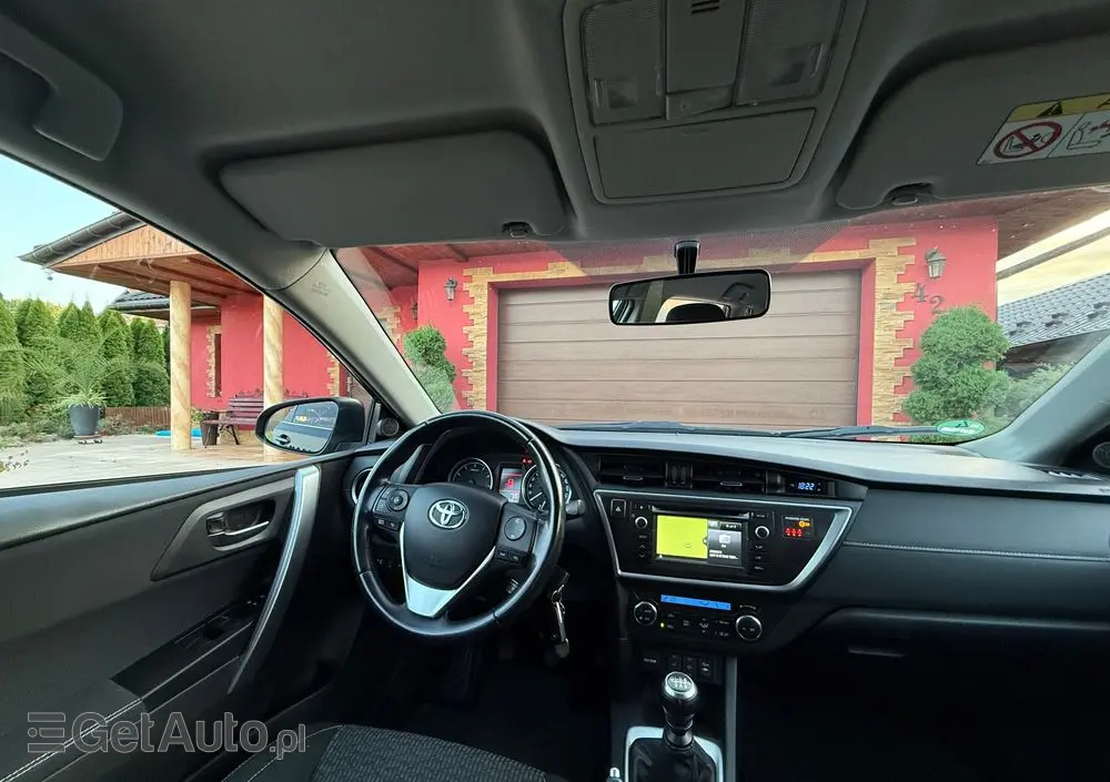 TOYOTA Auris 