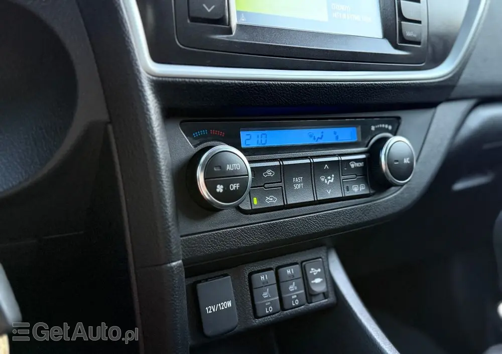 TOYOTA Auris 