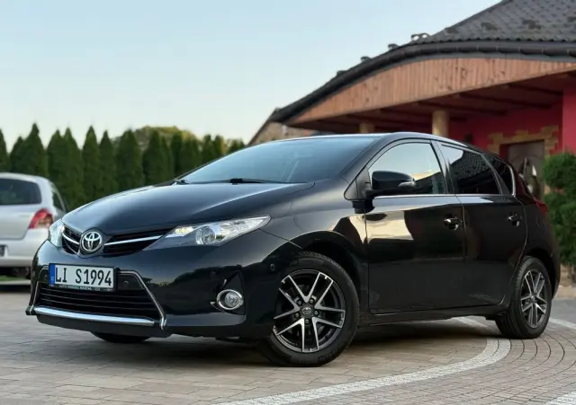 TOYOTA Auris 