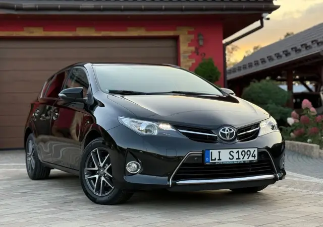 TOYOTA Auris 