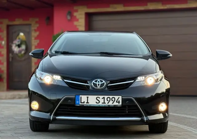 TOYOTA Auris 