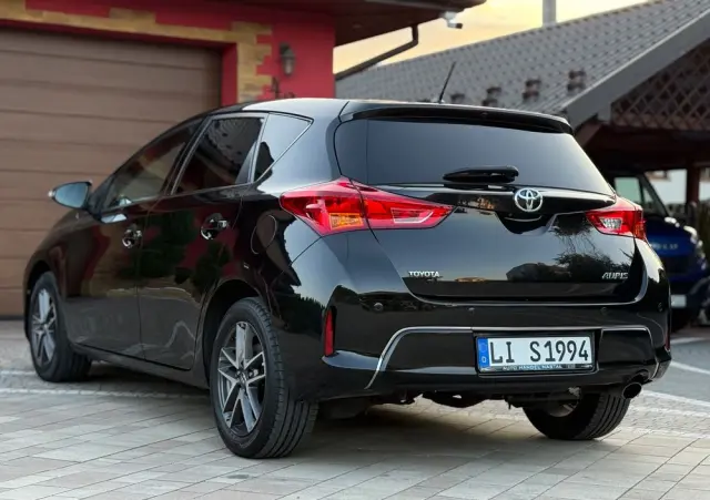 TOYOTA Auris 