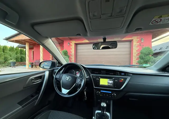 TOYOTA Auris 