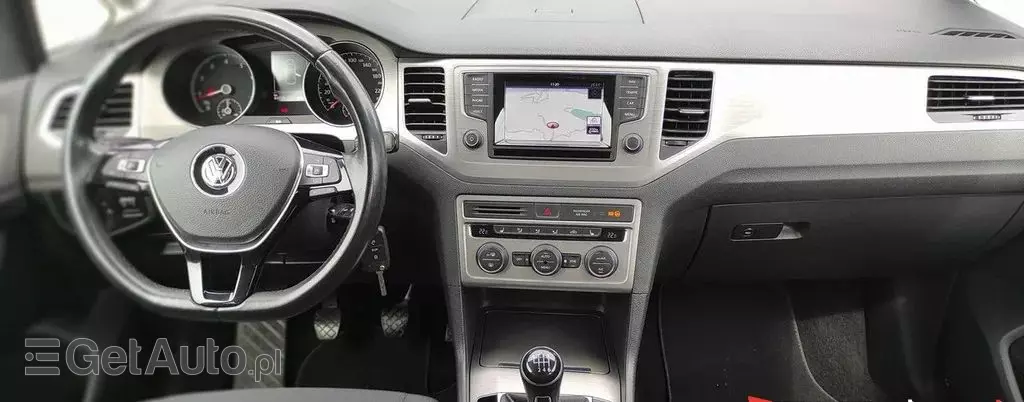 VOLKSWAGEN Golf Sportsvan 