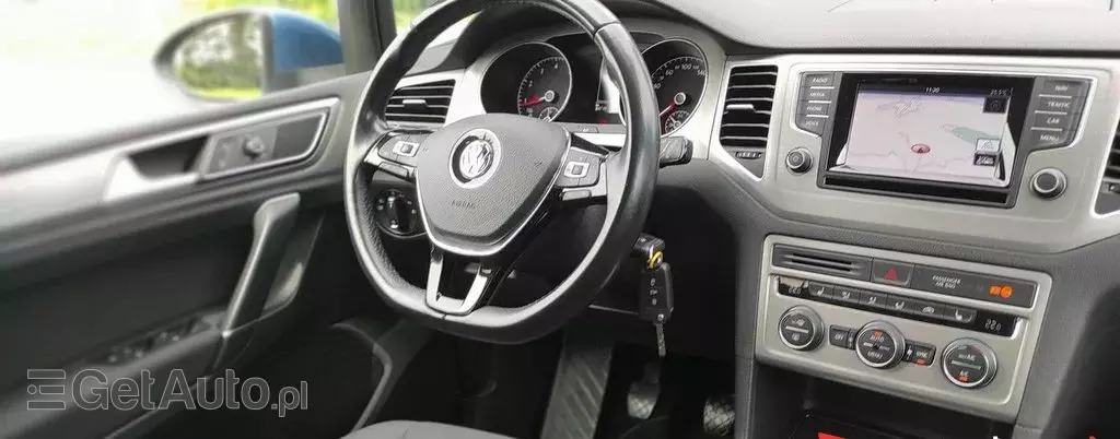 VOLKSWAGEN Golf Sportsvan 