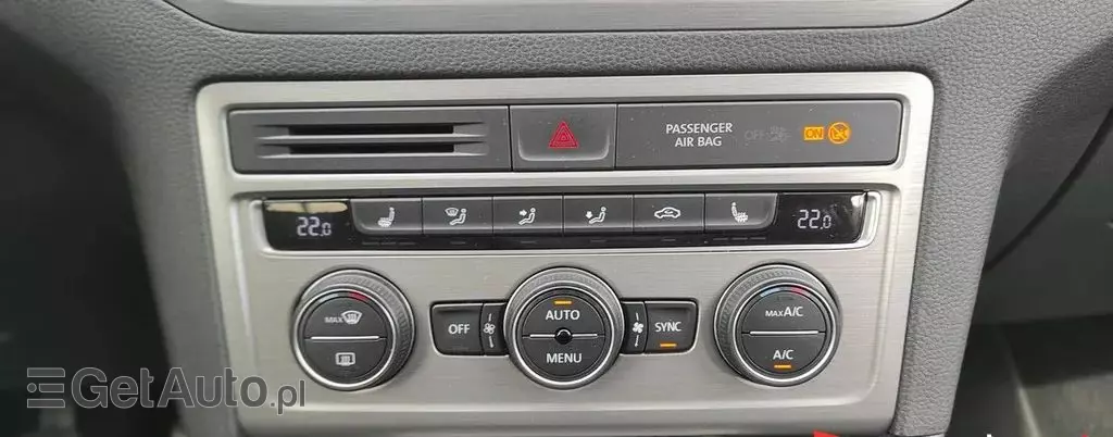 VOLKSWAGEN Golf Sportsvan 