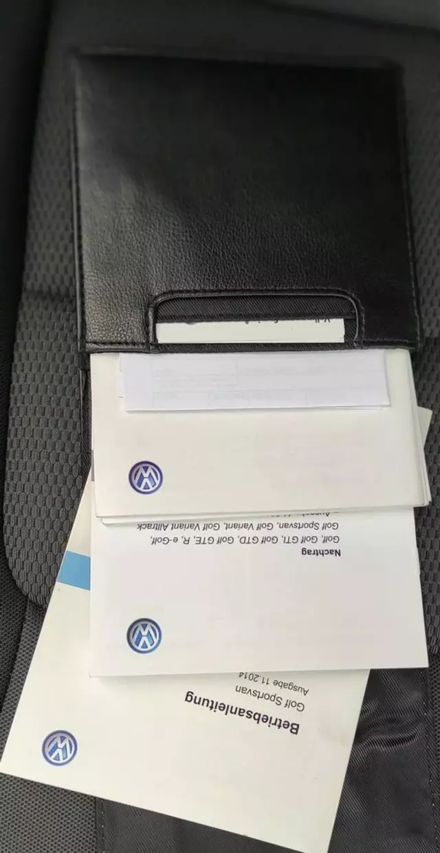 VOLKSWAGEN Golf Sportsvan 