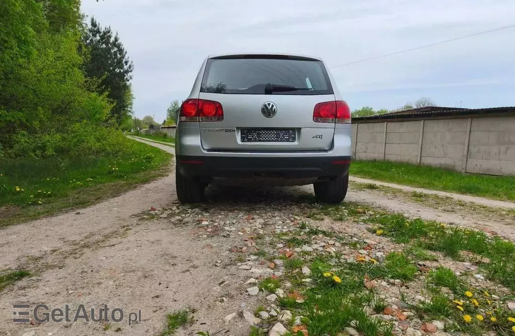 VOLKSWAGEN Touareg 