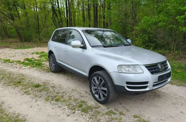 VOLKSWAGEN Touareg 
