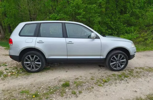 VOLKSWAGEN Touareg 