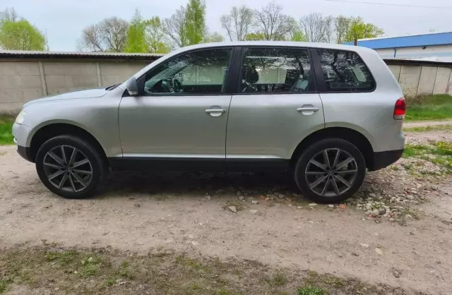 VOLKSWAGEN Touareg 