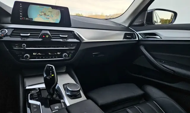 BMW Seria 5 530d xDrive Sport Line sport