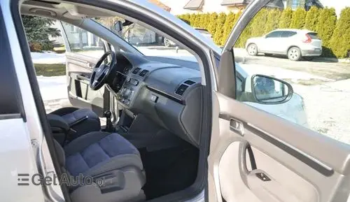VOLKSWAGEN Touran 