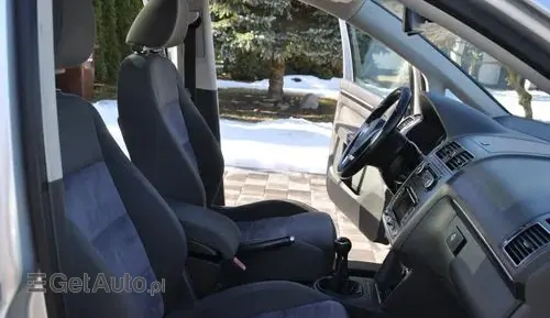VOLKSWAGEN Touran 