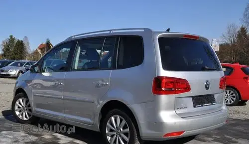 VOLKSWAGEN Touran 