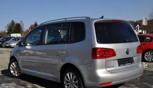 VOLKSWAGEN Touran 