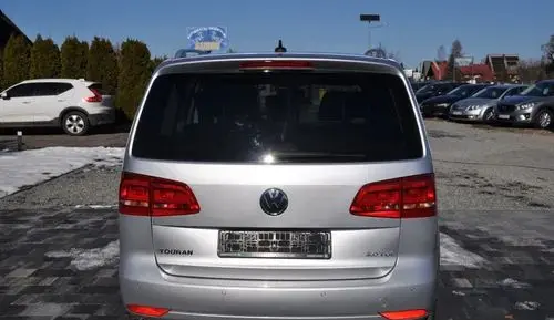 VOLKSWAGEN Touran 