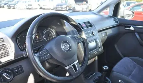 VOLKSWAGEN Touran 