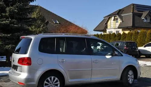 VOLKSWAGEN Touran 