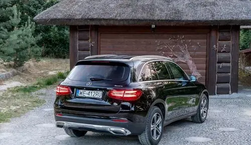 MERCEDES-BENZ GLC 