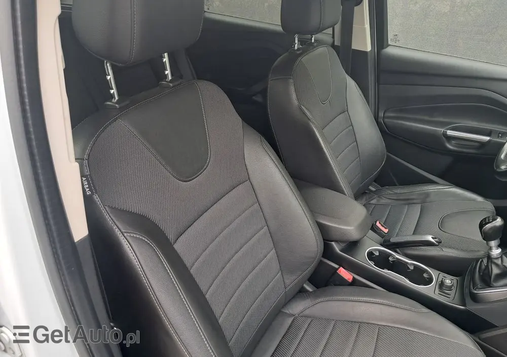 FORD Kuga 2.0 TDCi 2x4 Titanium