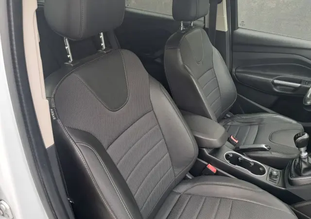 FORD Kuga 2.0 TDCi 2x4 Titanium