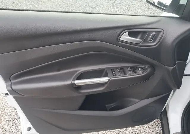 FORD Kuga 2.0 TDCi 2x4 Titanium