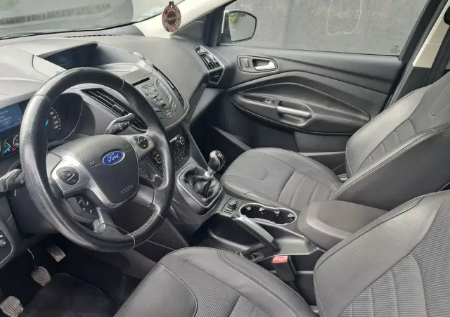 FORD Kuga 2.0 TDCi 2x4 Titanium