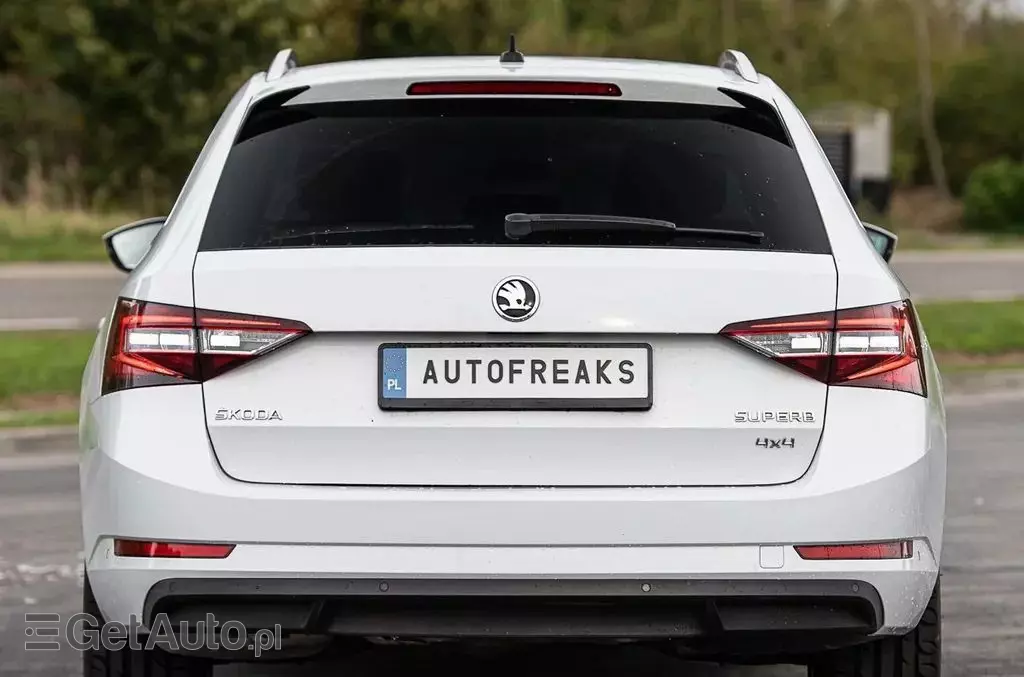 SKODA Superb 