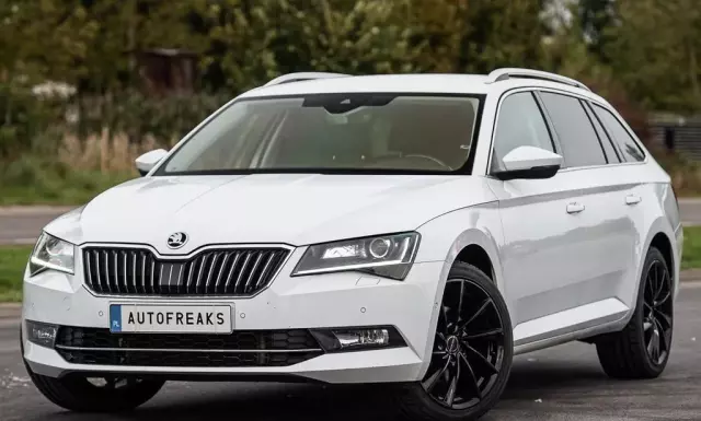 SKODA Superb 