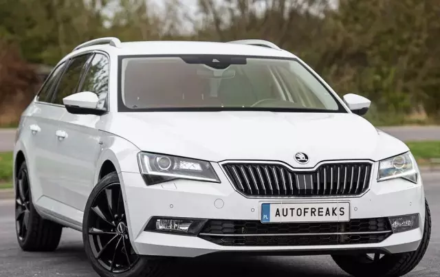 SKODA Superb 