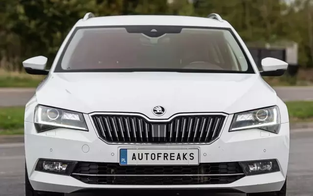 SKODA Superb 