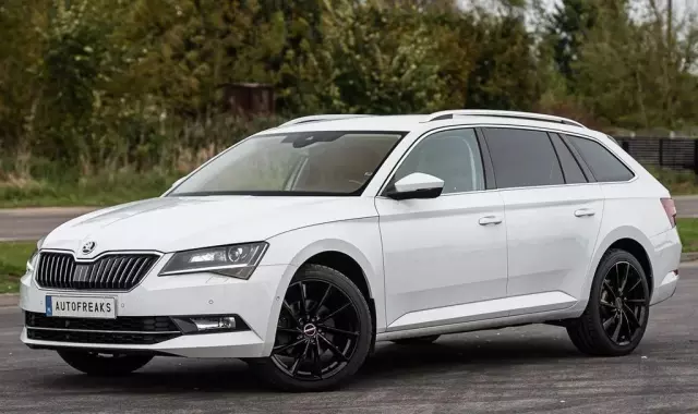 SKODA Superb 