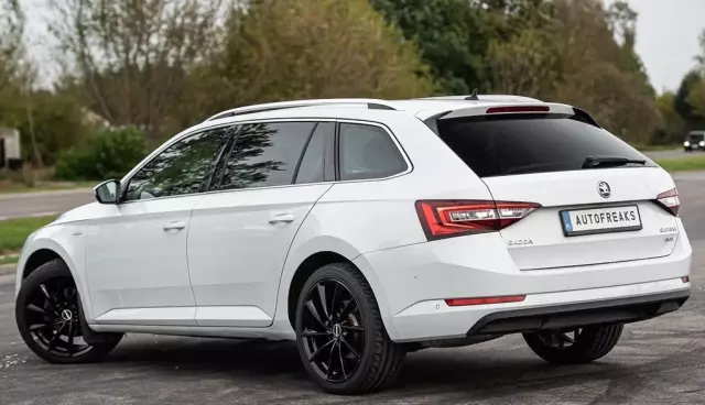 SKODA Superb 