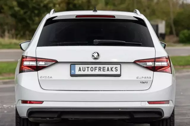 SKODA Superb 