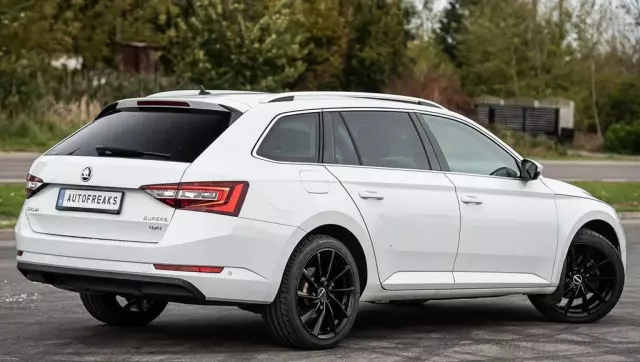 SKODA Superb 