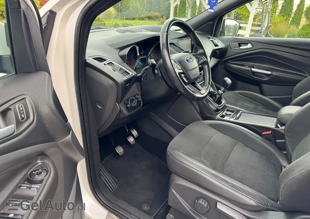 FORD Kuga 2.0 TDCi 2x4 ST-Line