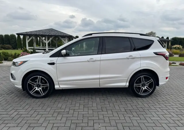 FORD Kuga 2.0 TDCi 2x4 ST-Line