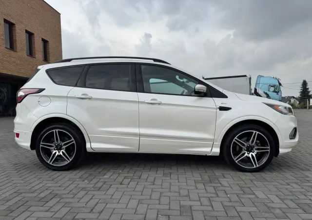 FORD Kuga 2.0 TDCi 2x4 ST-Line
