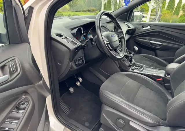 FORD Kuga 2.0 TDCi 2x4 ST-Line